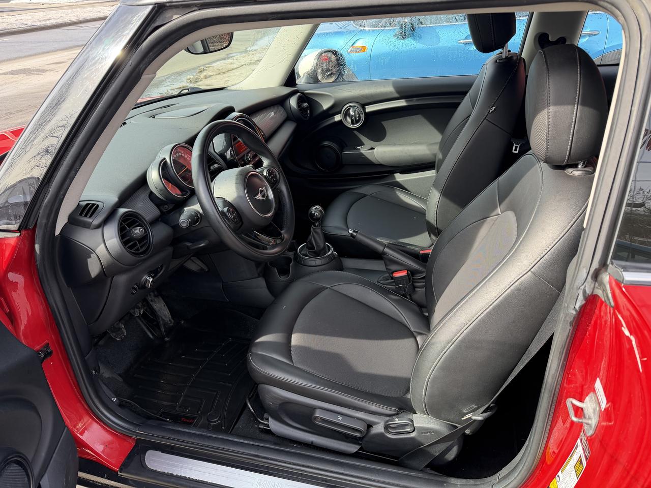 2015 MINI Cooper Hardtop 6-SPEED Photo