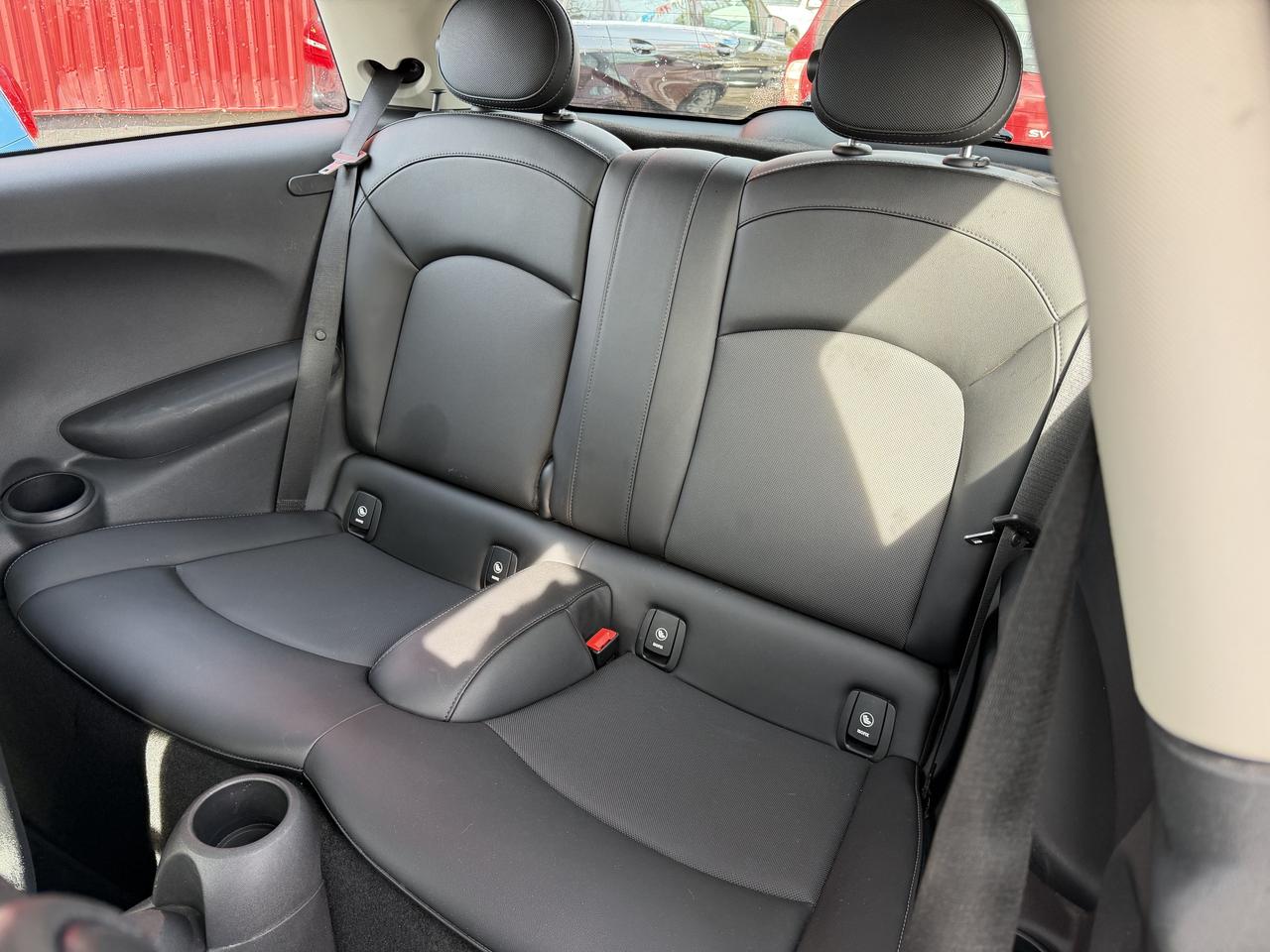 2015 MINI Cooper Hardtop 6-SPEED Photo