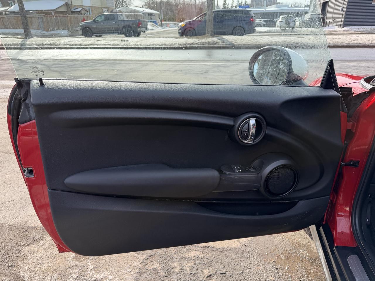 2015 MINI Cooper Hardtop 6-SPEED Photo