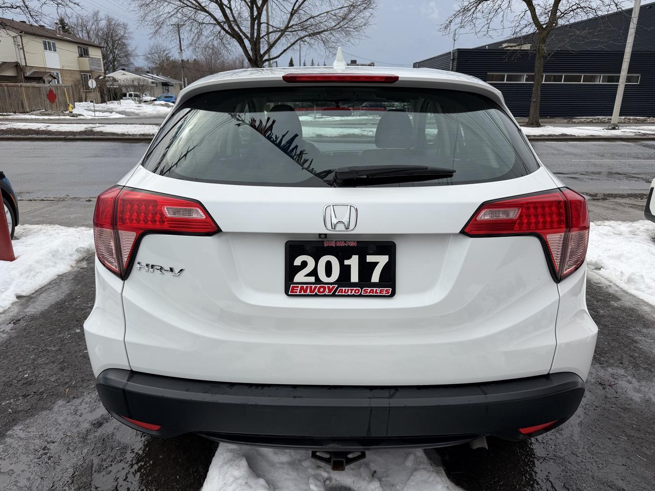 2017 Honda HR-V LX 6-SPEED Photo