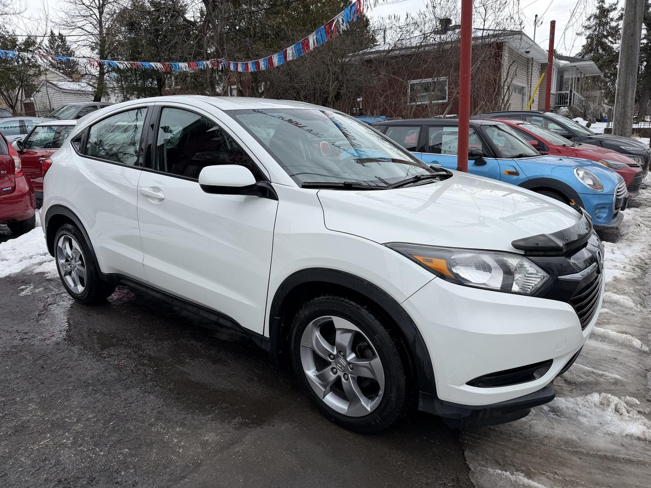 2017 Honda HR-V LX 6-SPEED Photo