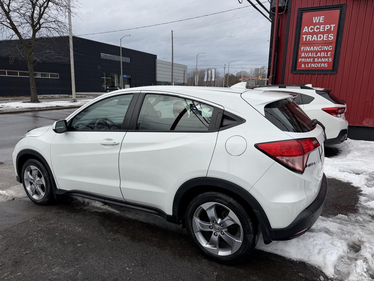2017 Honda HR-V LX 6-SPEED Photo