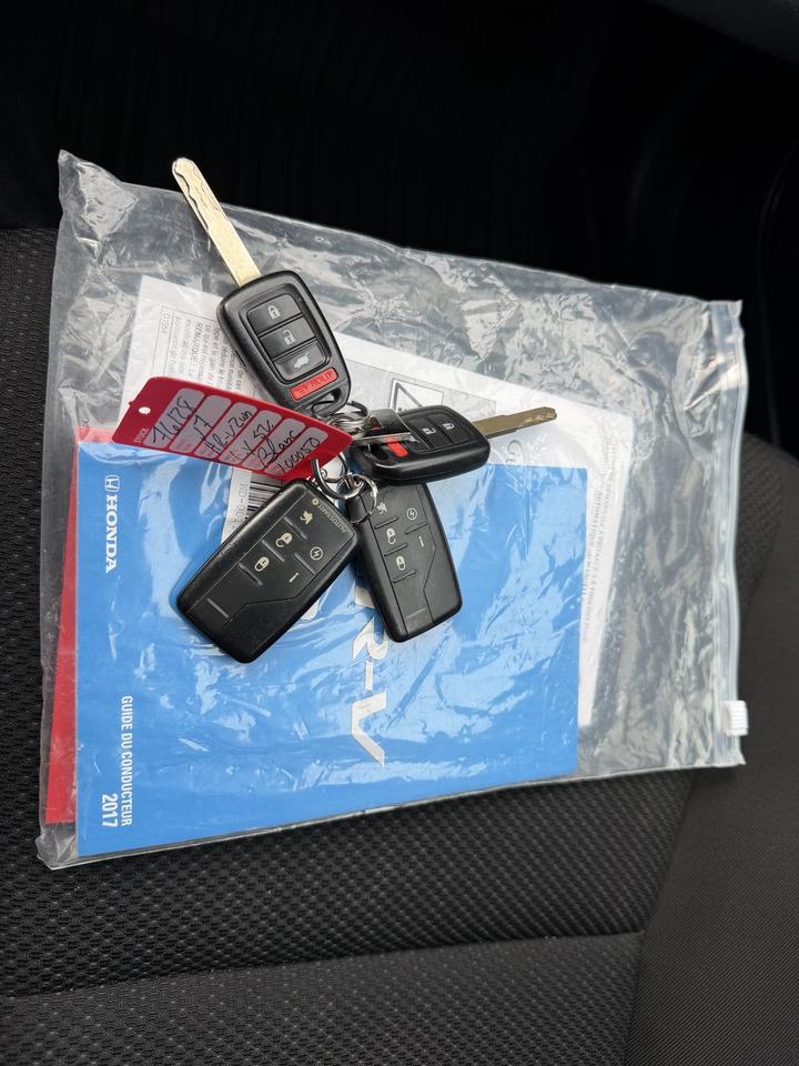 2017 Honda HR-V LX 6-SPEED Photo