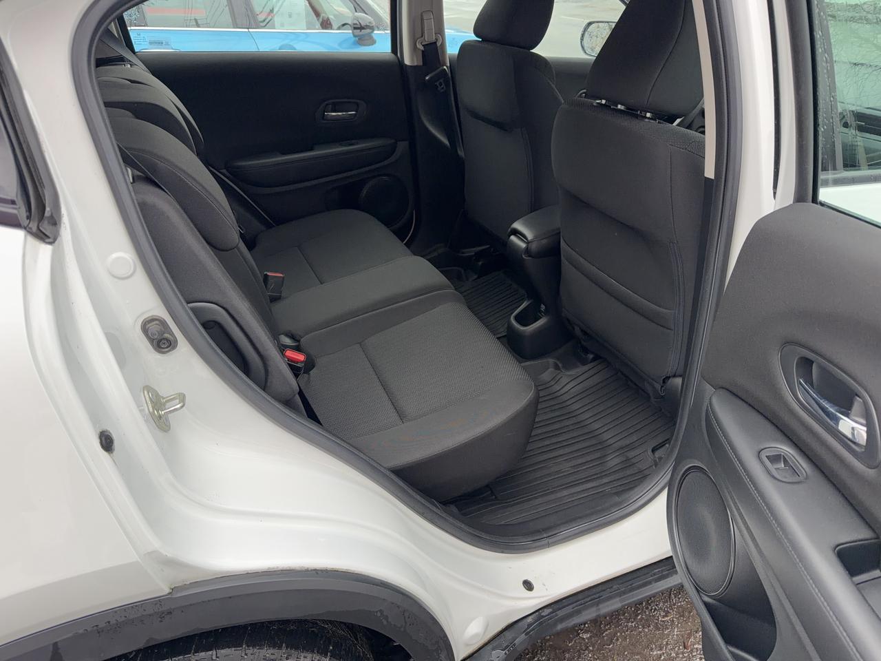 2017 Honda HR-V LX 6-SPEED Photo