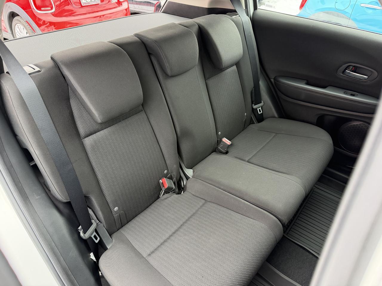 2017 Honda HR-V LX 6-SPEED Photo