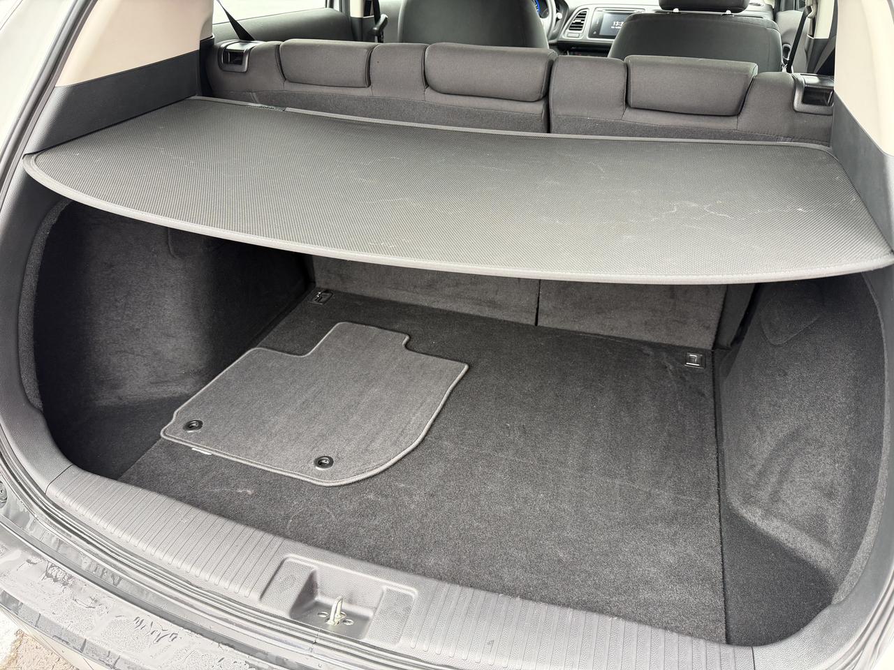 2017 Honda HR-V LX 6-SPEED Photo