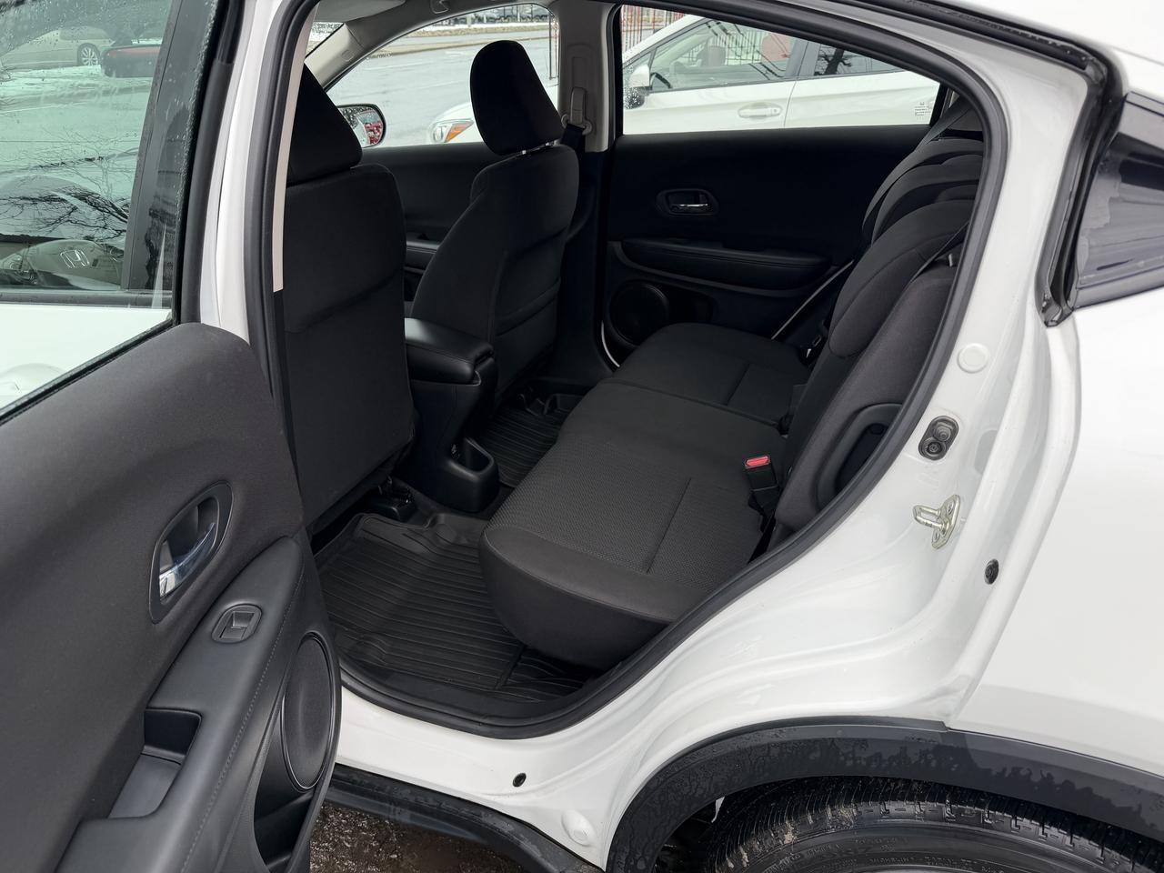 2017 Honda HR-V LX 6-SPEED Photo