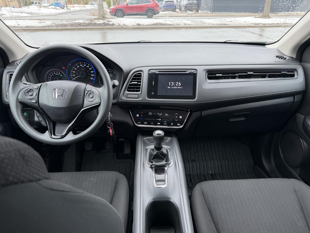 2017 Honda HR-V LX 6-SPEED Photo