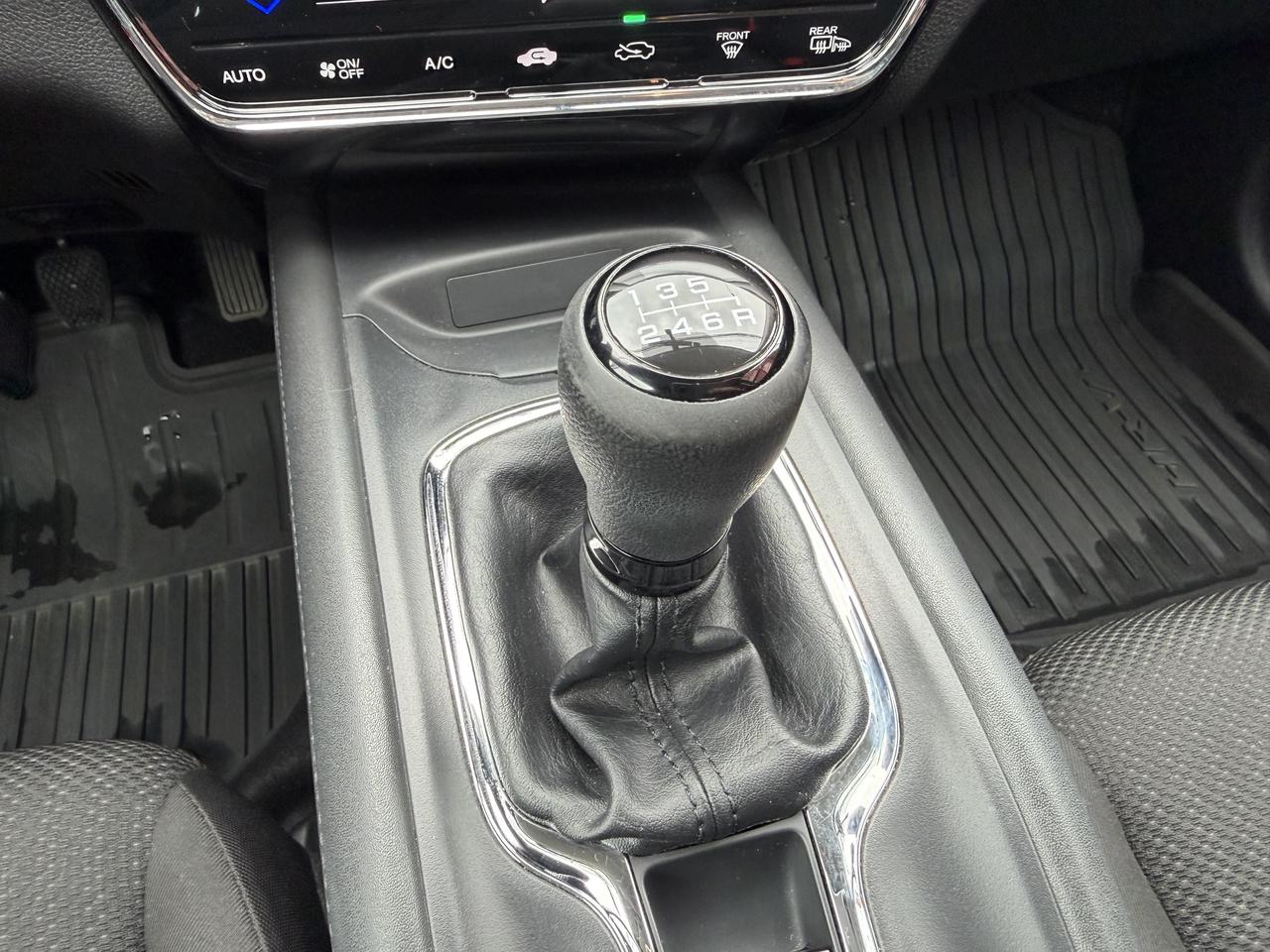 2017 Honda HR-V LX 6-SPEED Photo