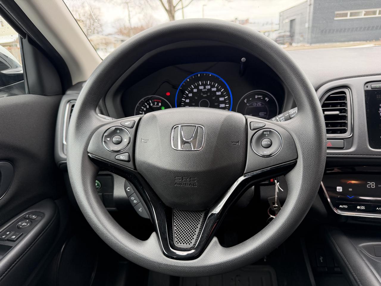 2017 Honda HR-V LX 6-SPEED Photo