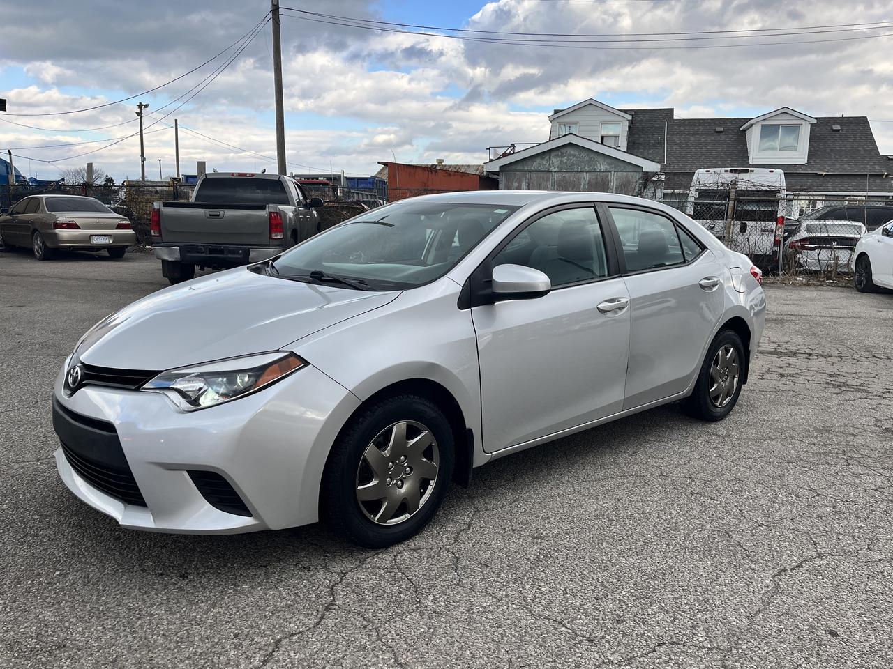 2014 Toyota Corolla Luxury Photo