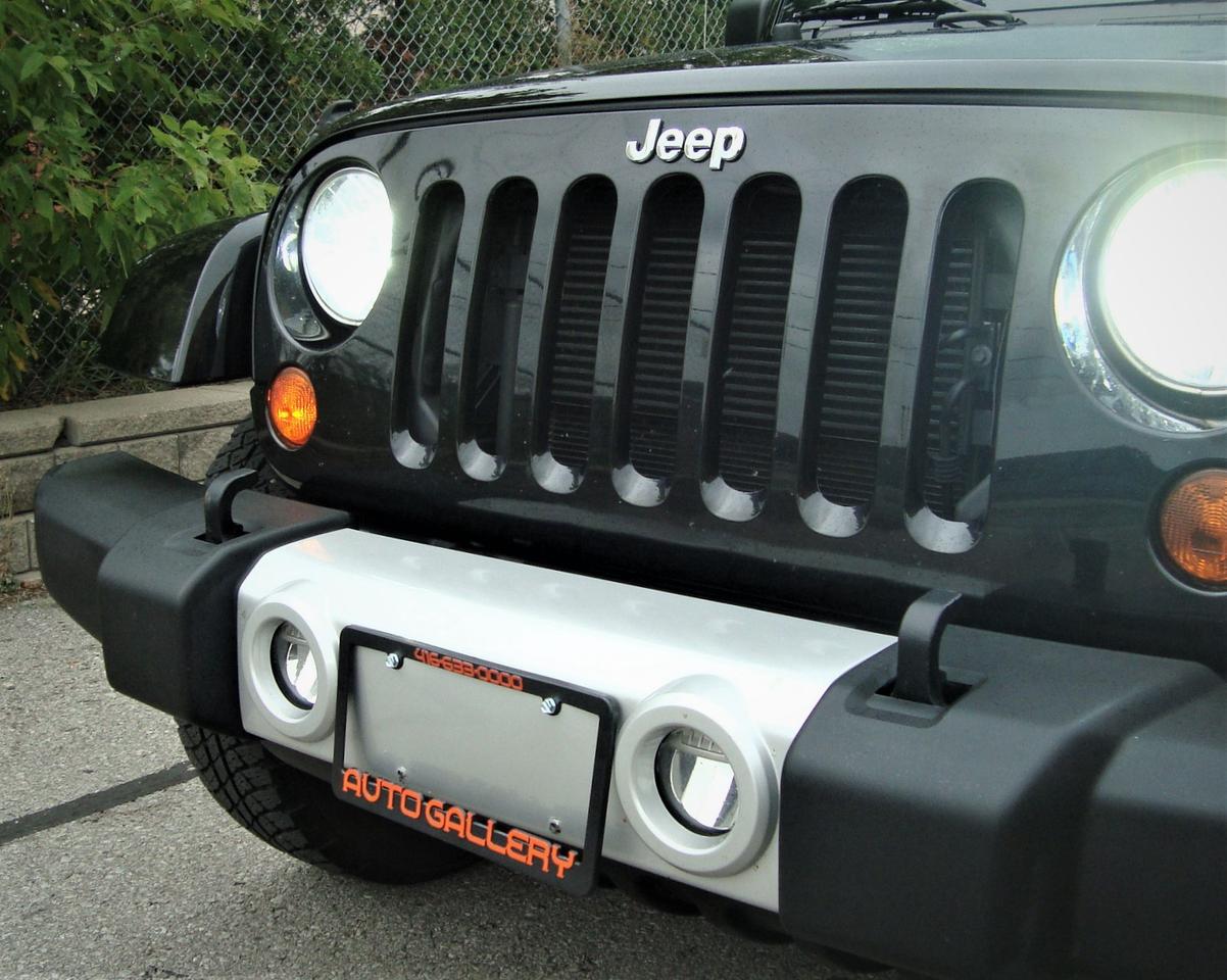 2013 Jeep Wrangler SAHARA 4X4 Photo2