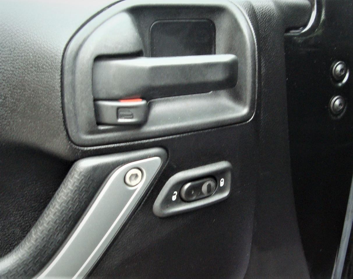 2013 Jeep Wrangler SAHARA 4X4 Photo