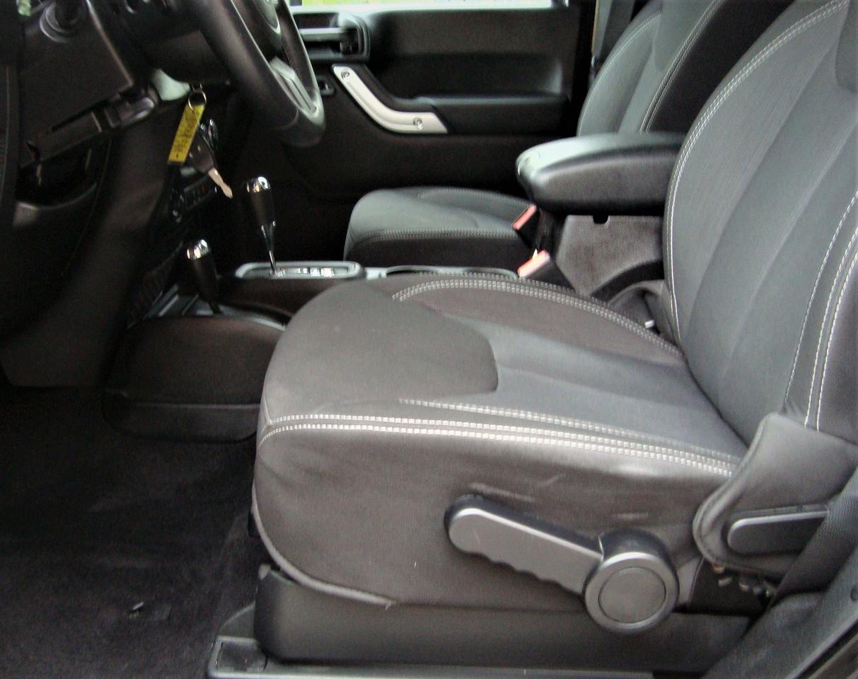 2013 Jeep Wrangler SAHARA 4X4 Photo