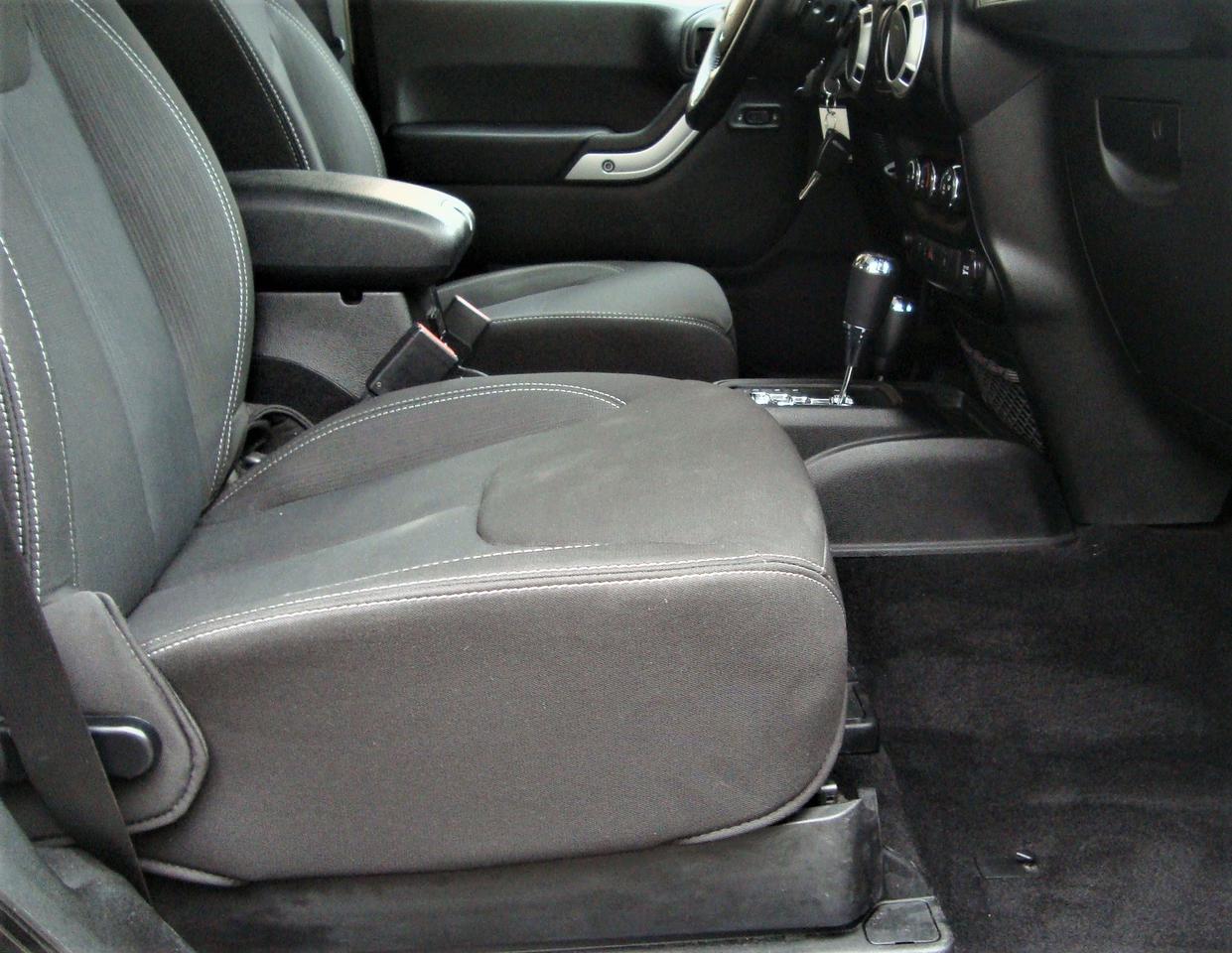2013 Jeep Wrangler SAHARA 4X4 Photo