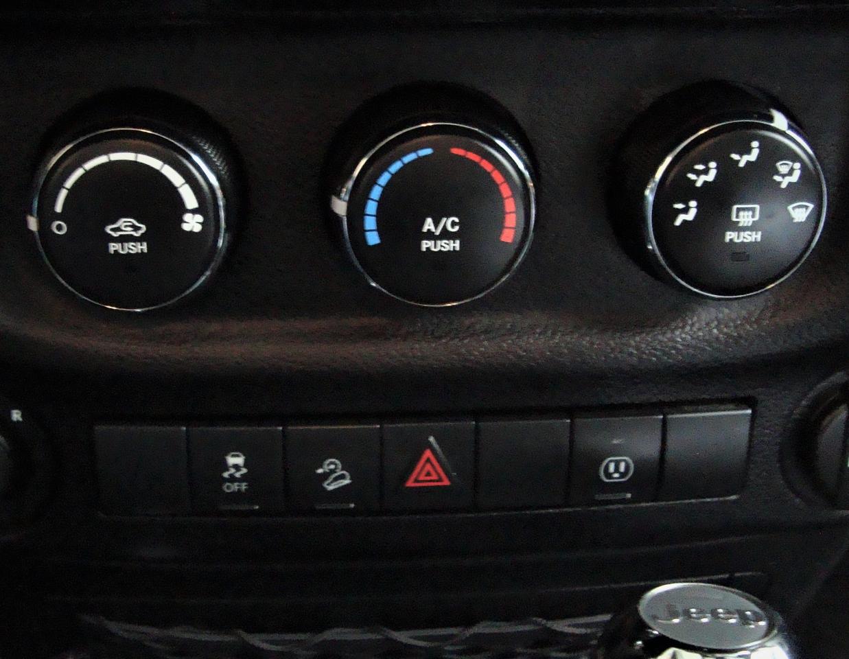 2013 Jeep Wrangler SAHARA 4X4 Photo