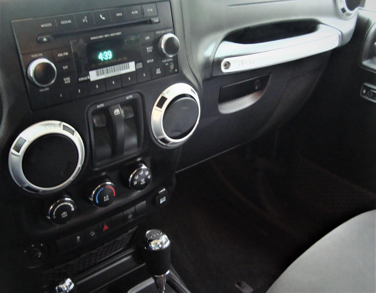 2013 Jeep Wrangler SAHARA 4X4 Photo