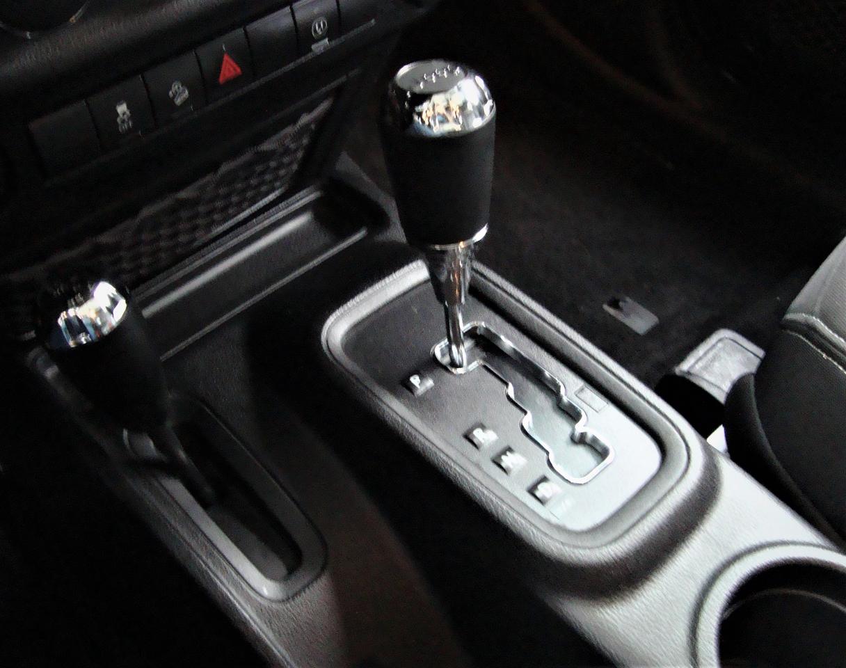 2013 Jeep Wrangler SAHARA 4X4 Photo