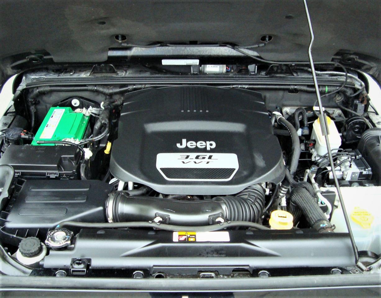 2013 Jeep Wrangler SAHARA 4X4 Photo