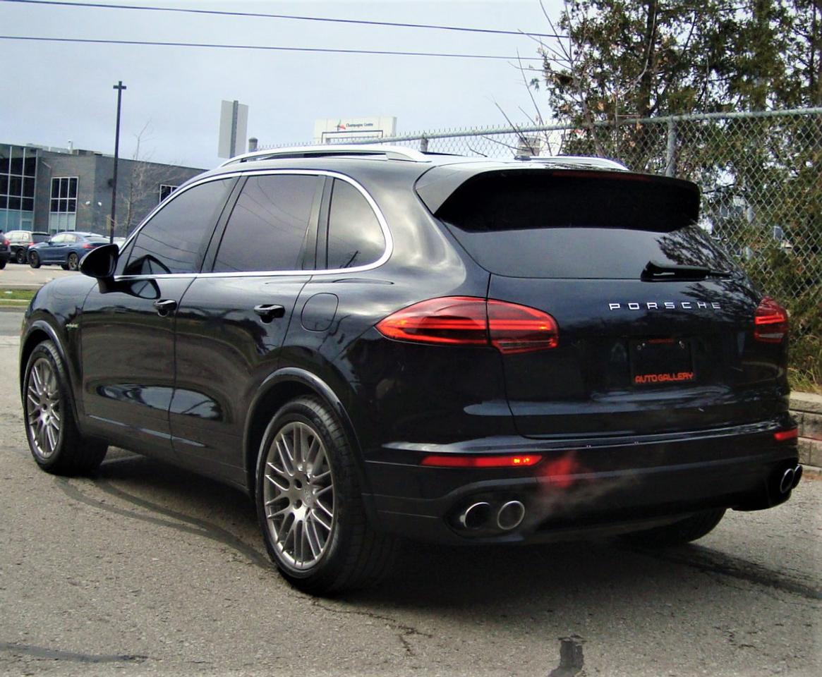2015 Porsche Cayenne S e-Hybrid AWD Photo