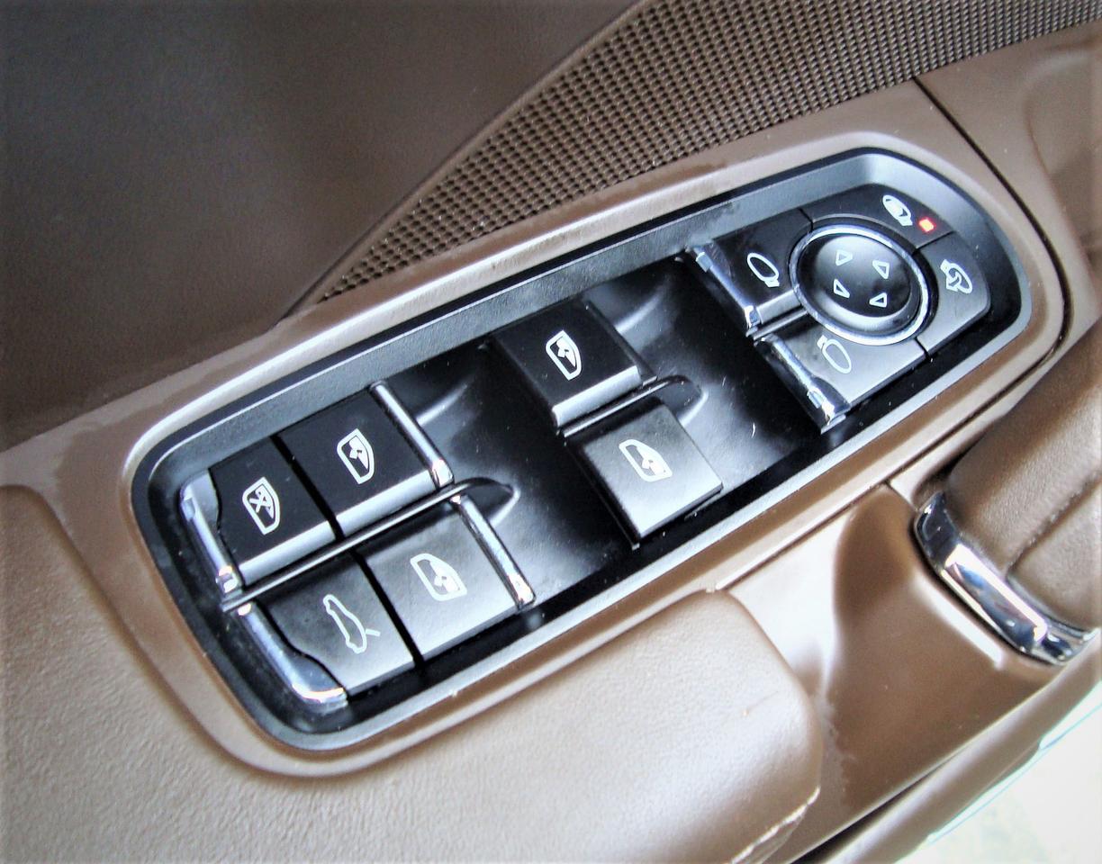 2015 Porsche Cayenne S e-Hybrid AWD Photo