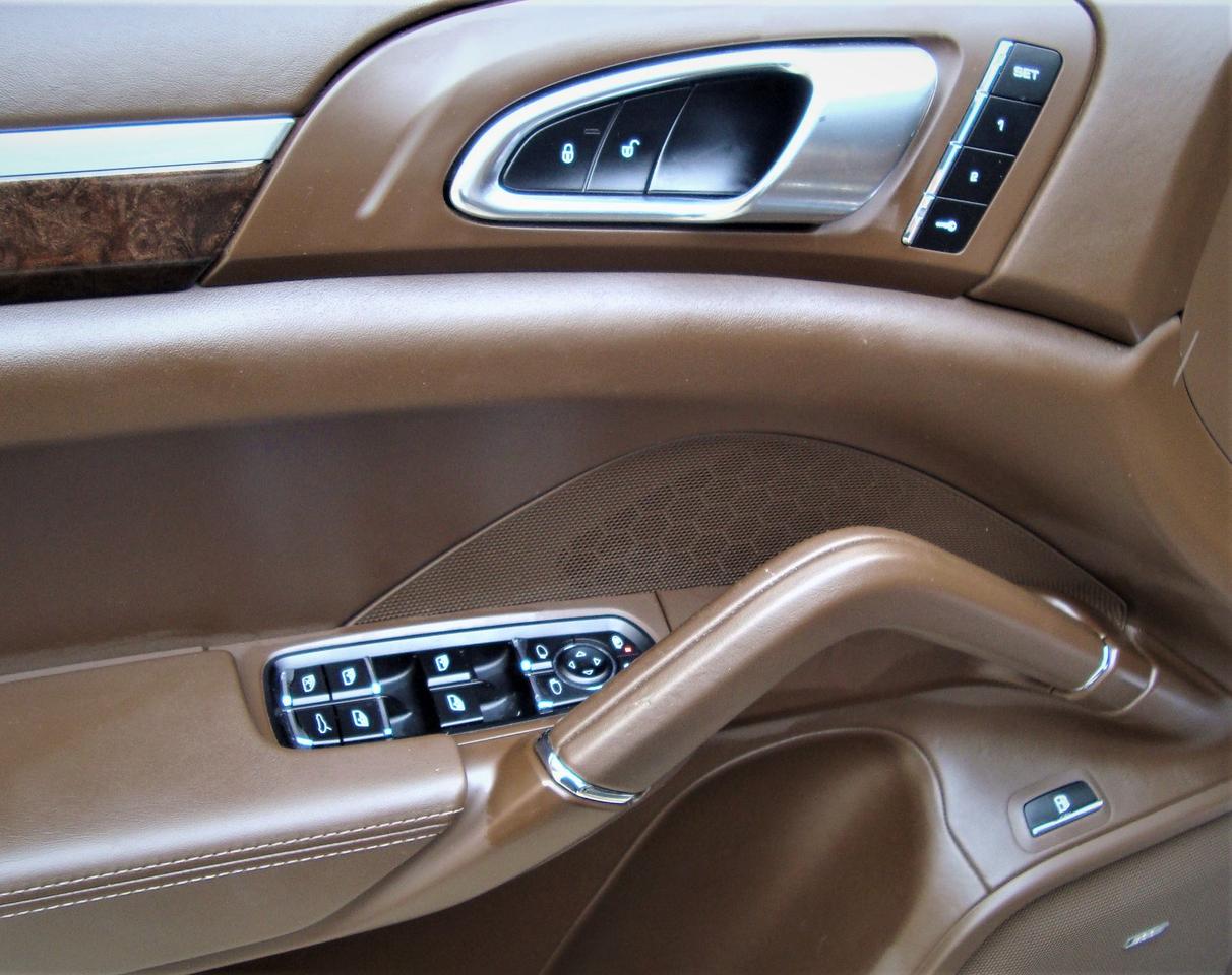 2015 Porsche Cayenne S e-Hybrid AWD Photo