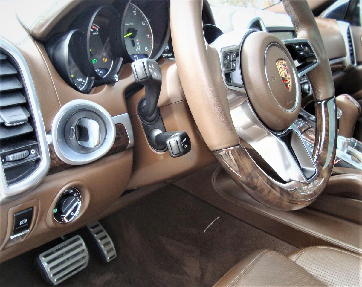 2015 Porsche Cayenne S e-Hybrid AWD Photo