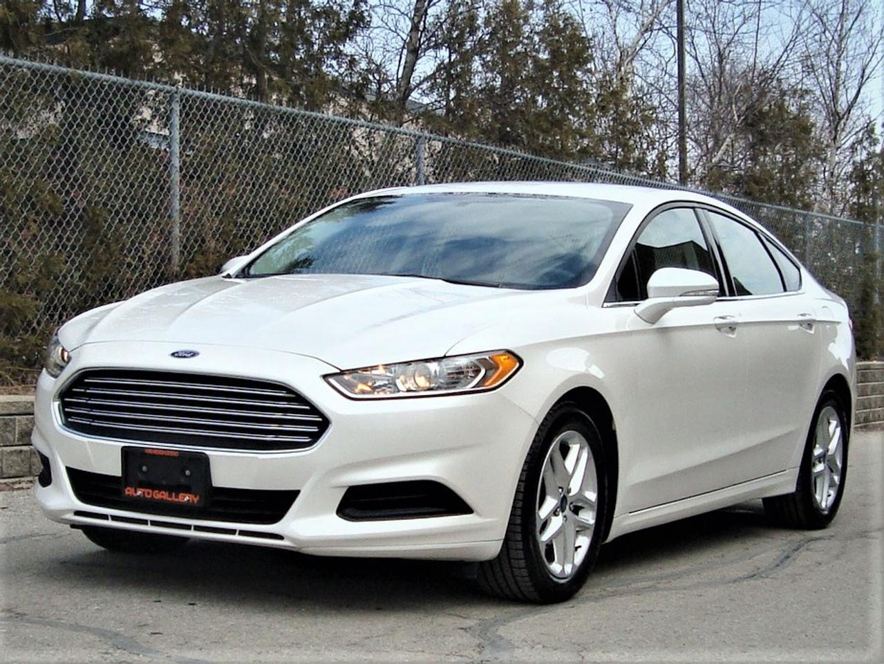 2015 Ford Fusion SE | ONLY 67K | 1 OWNER | CARFAX CLEAN Photo4