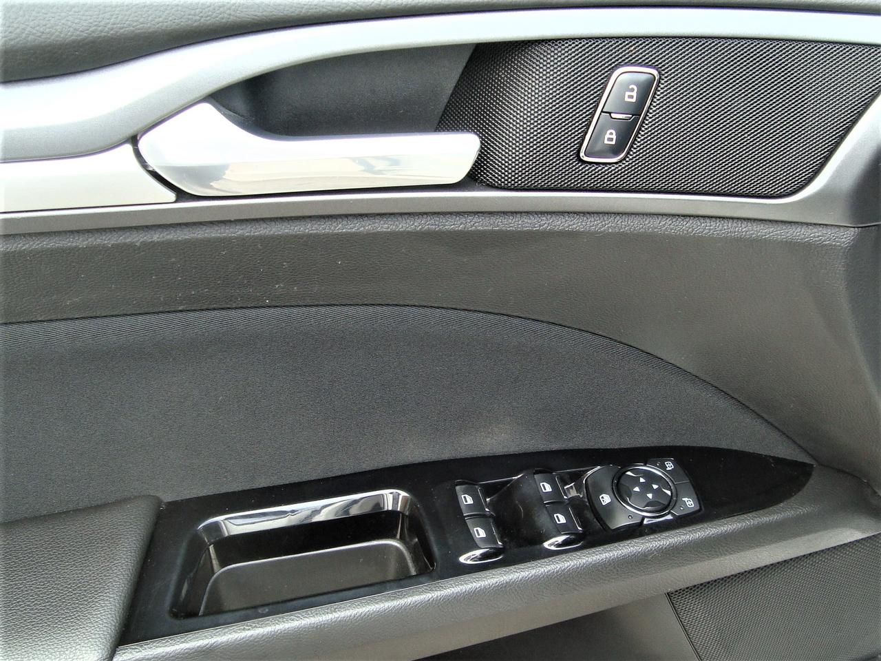 2015 Ford Fusion SE | ONLY 67K | 1 OWNER | CARFAX CLEAN Photo