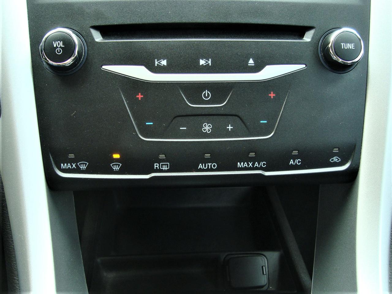 2015 Ford Fusion SE | ONLY 67K | 1 OWNER | CARFAX CLEAN Photo