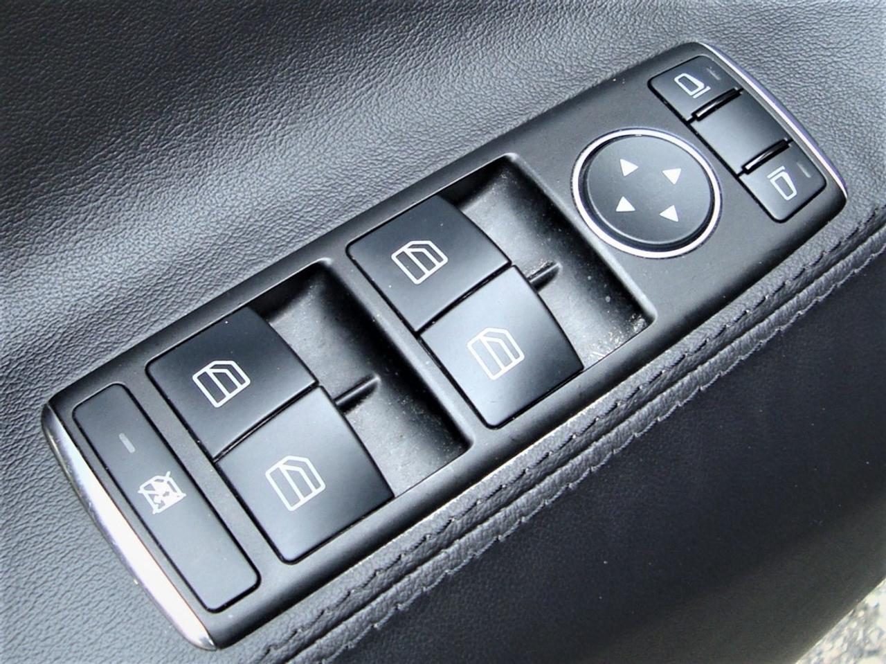 2013 Tesla Model S 85 RWD 5 PASSENGER Photo