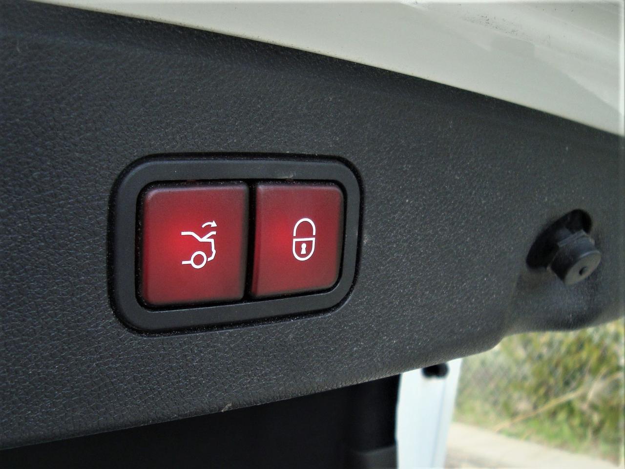 2014 Mercedes-Benz E350 4MATIC PREMIUM | ONLY 77K | 1 OWNER | CARFAX CLEAN Photo