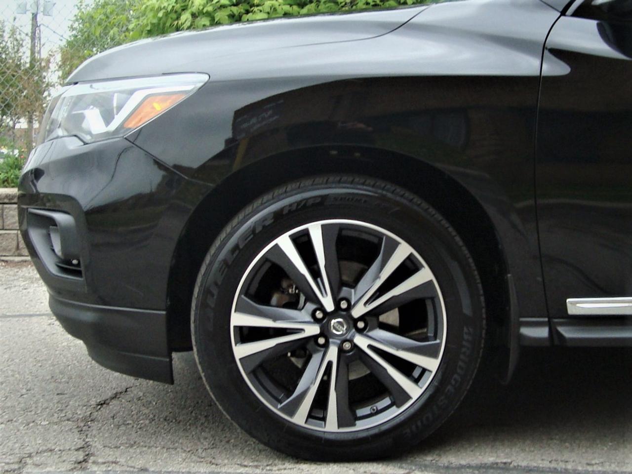 2017 Nissan Pathfinder Platinum 4WD Photo