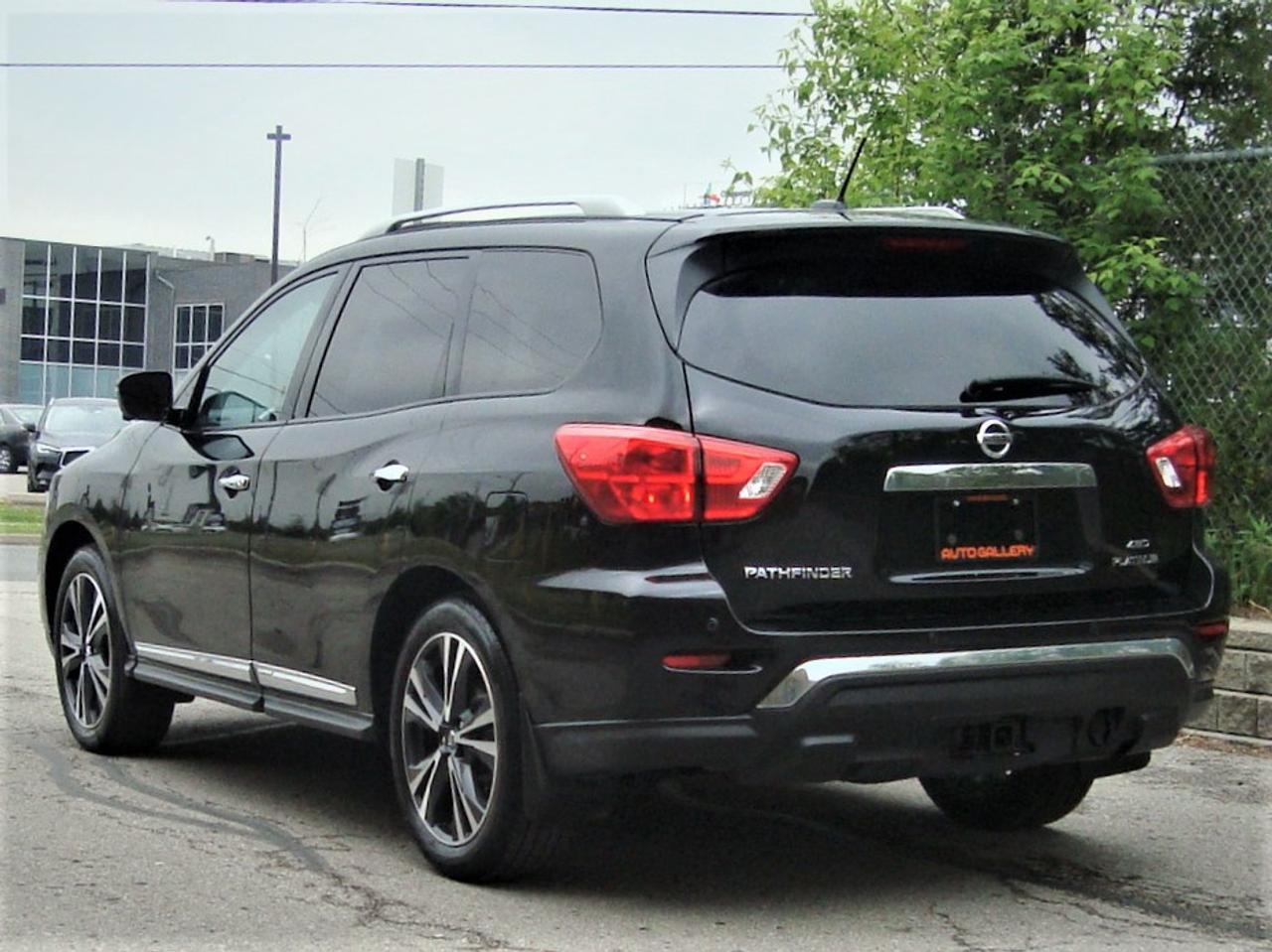 2017 Nissan Pathfinder Platinum 4WD Photo