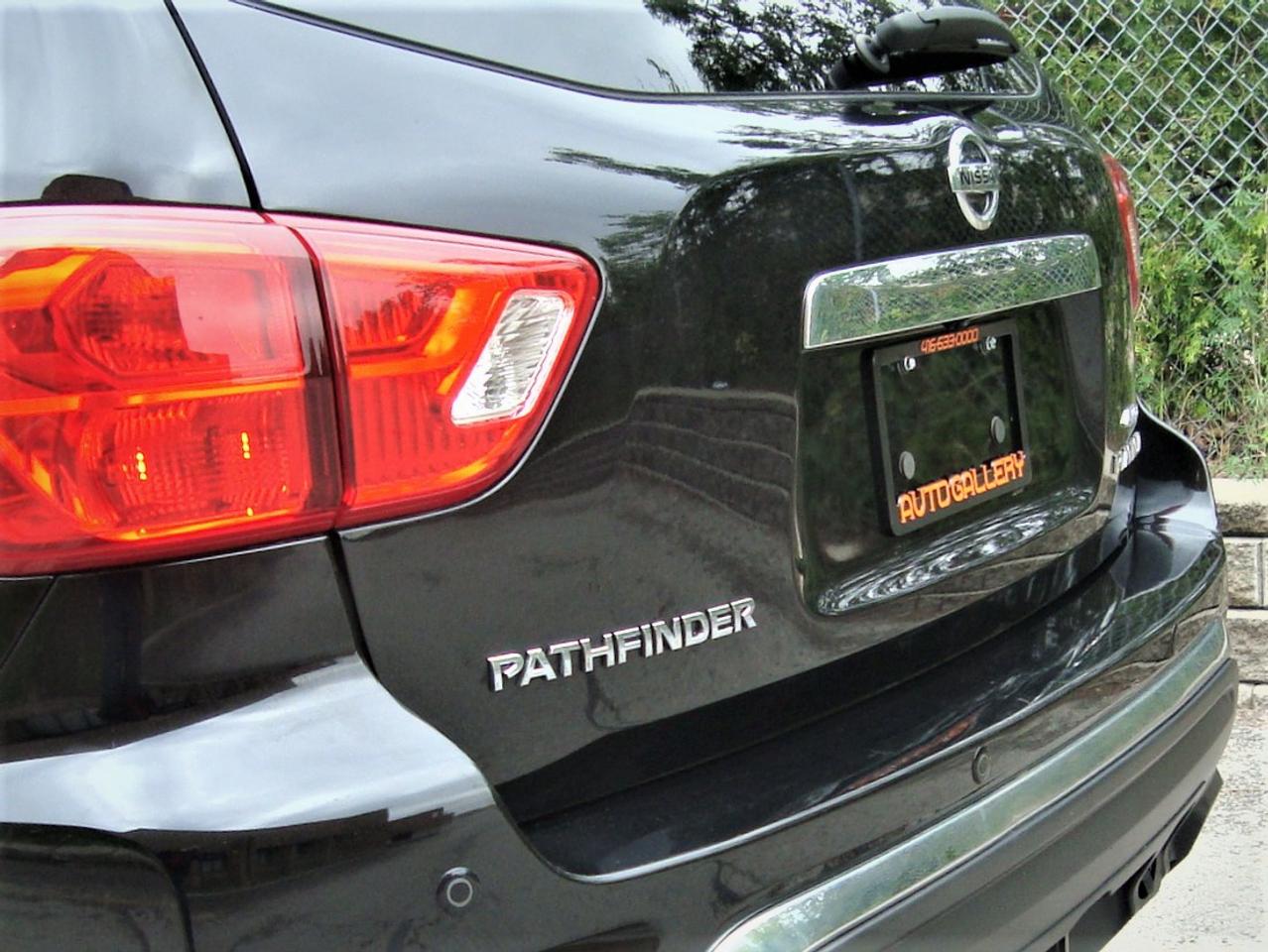 2017 Nissan Pathfinder Platinum 4WD Photo