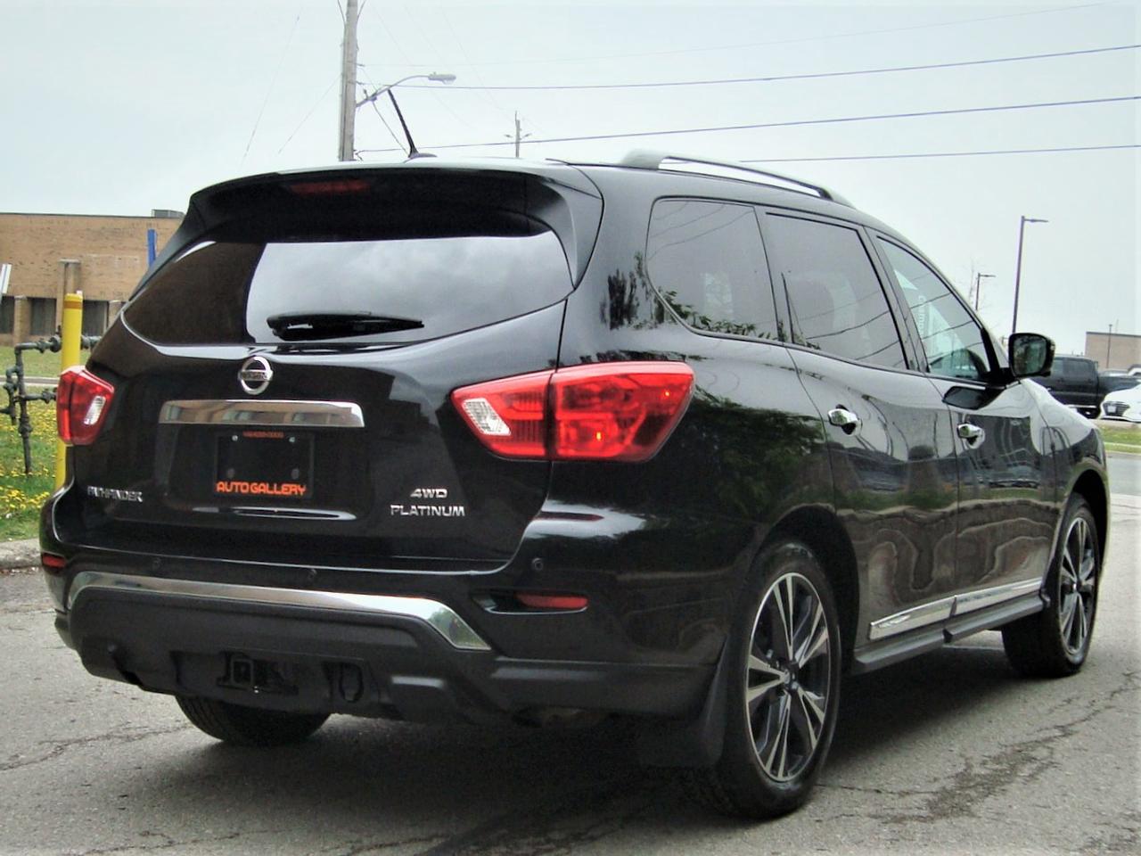 2017 Nissan Pathfinder Platinum 4WD Photo