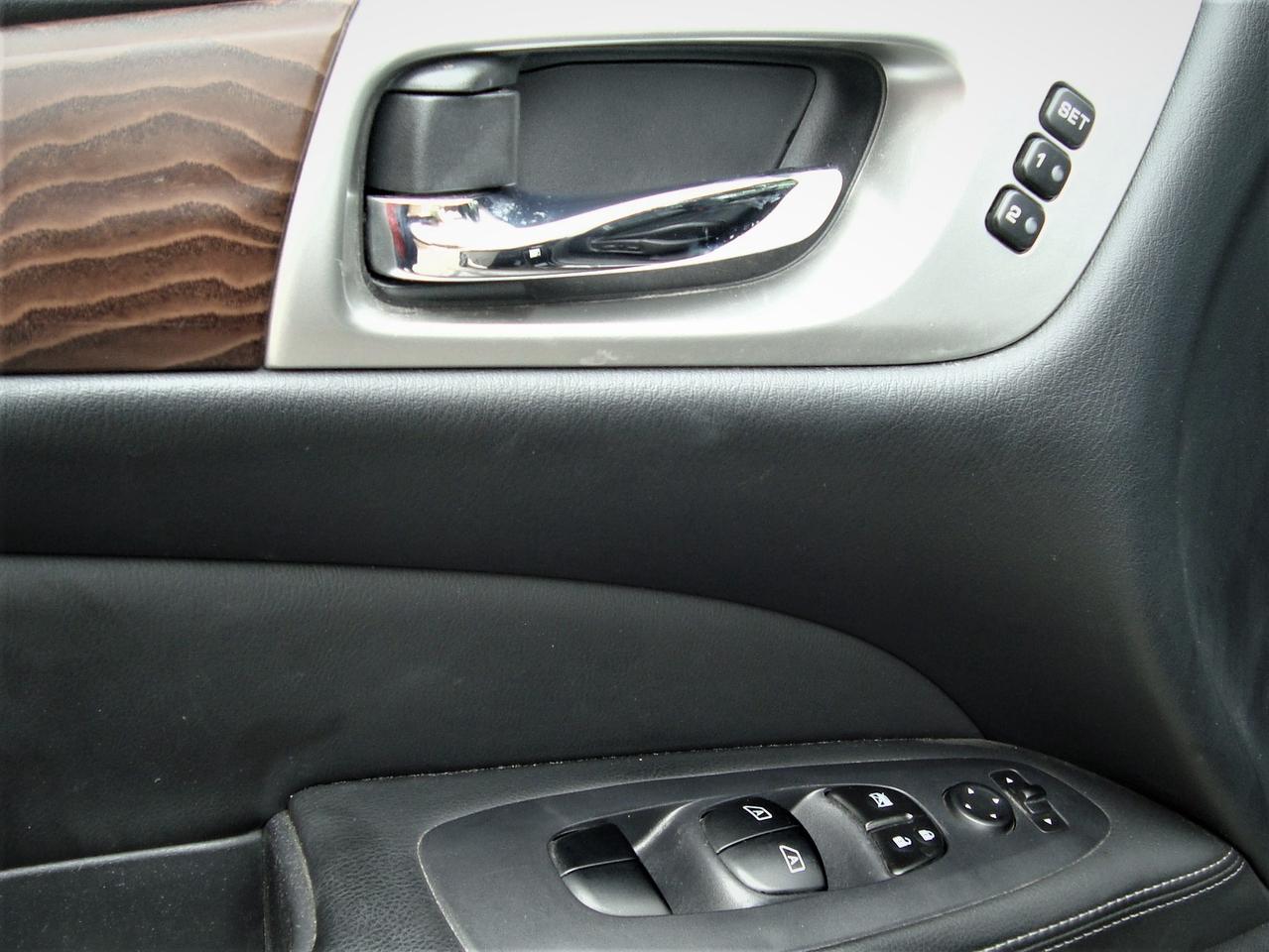 2017 Nissan Pathfinder Platinum 4WD Photo