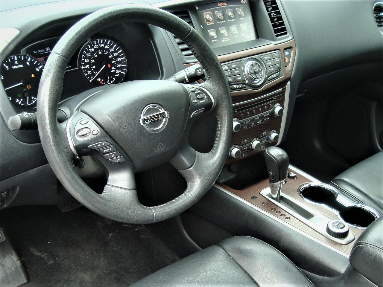 2017 Nissan Pathfinder Platinum 4WD Photo