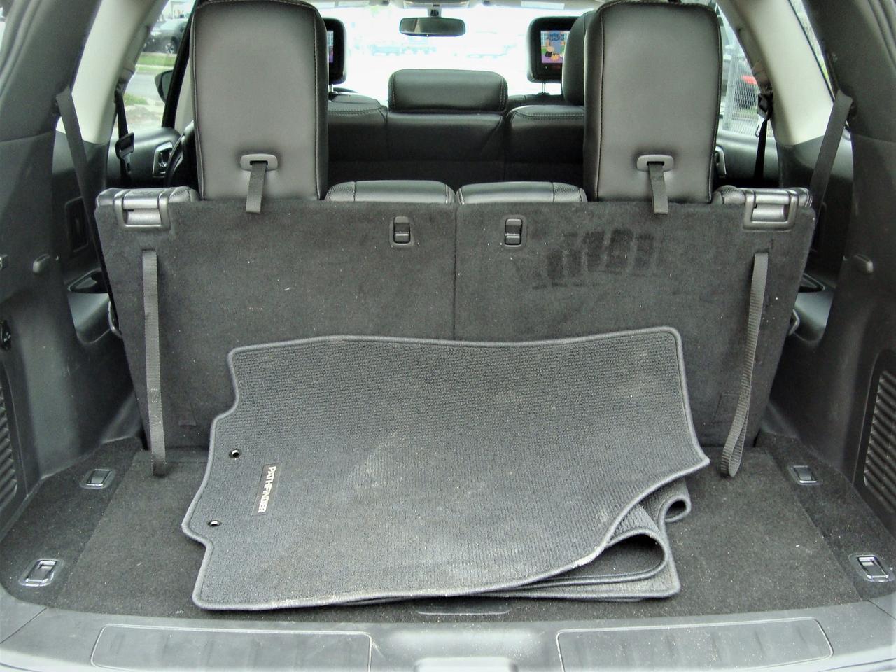 2017 Nissan Pathfinder Platinum 4WD Photo