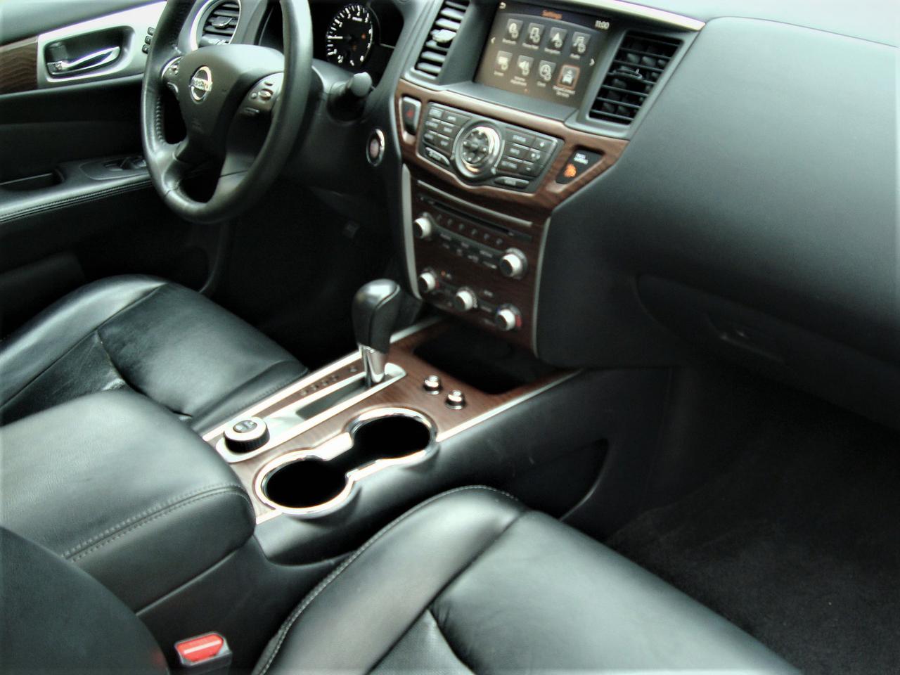 2017 Nissan Pathfinder Platinum 4WD Photo