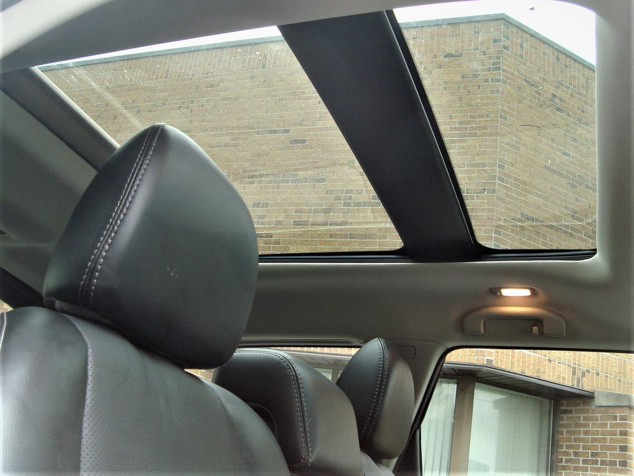 2017 Nissan Pathfinder Platinum 4WD Photo