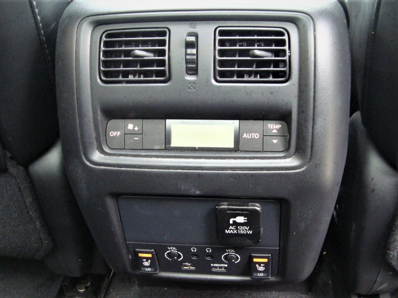 2017 Nissan Pathfinder Platinum 4WD Photo