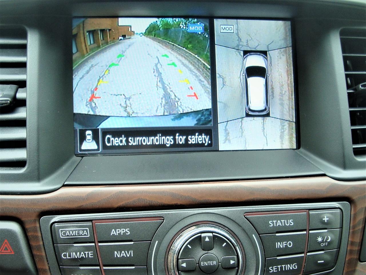 2017 Nissan Pathfinder Platinum 4WD Photo