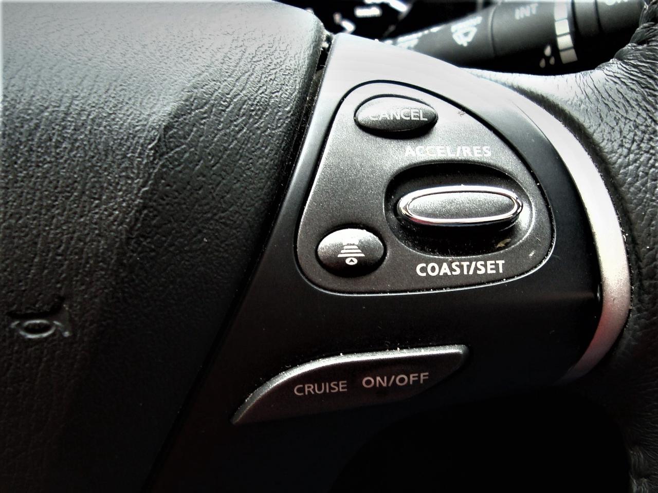 2017 Nissan Pathfinder Platinum 4WD Photo