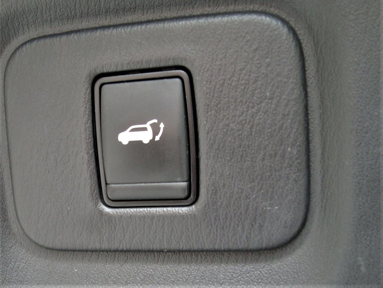 2017 Nissan Pathfinder Platinum 4WD Photo