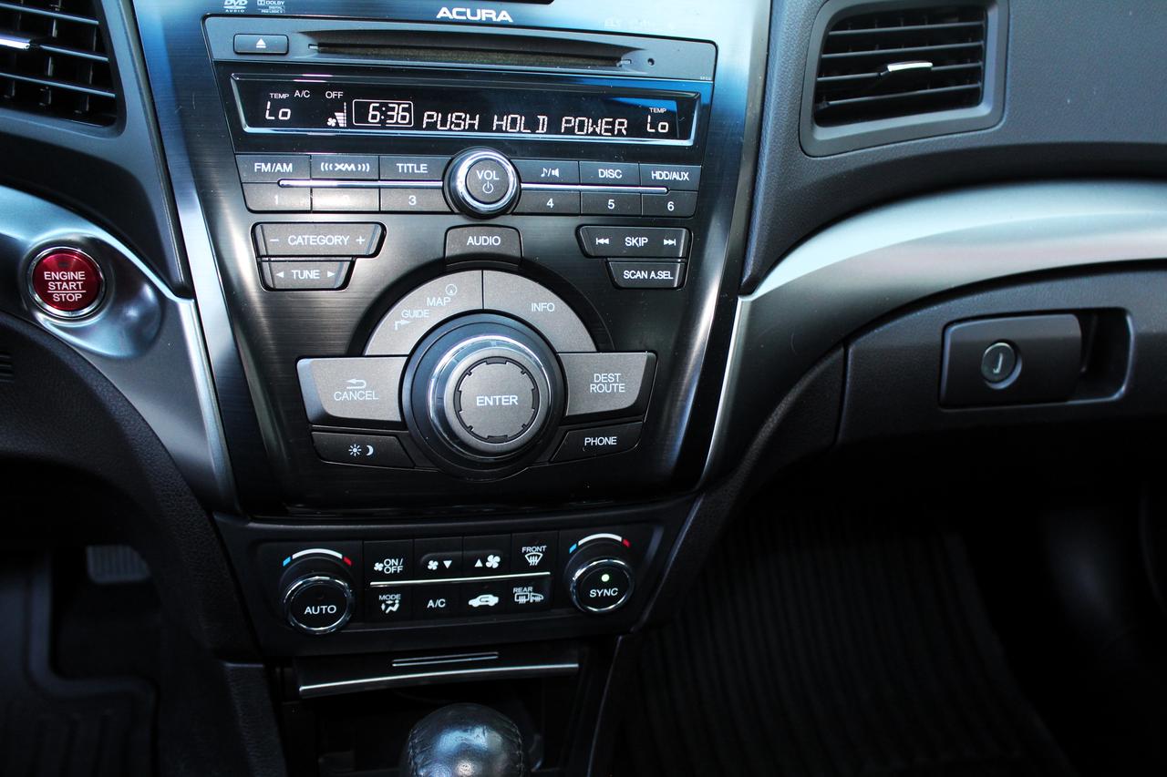 2013 Acura ILX Hybrid Photo