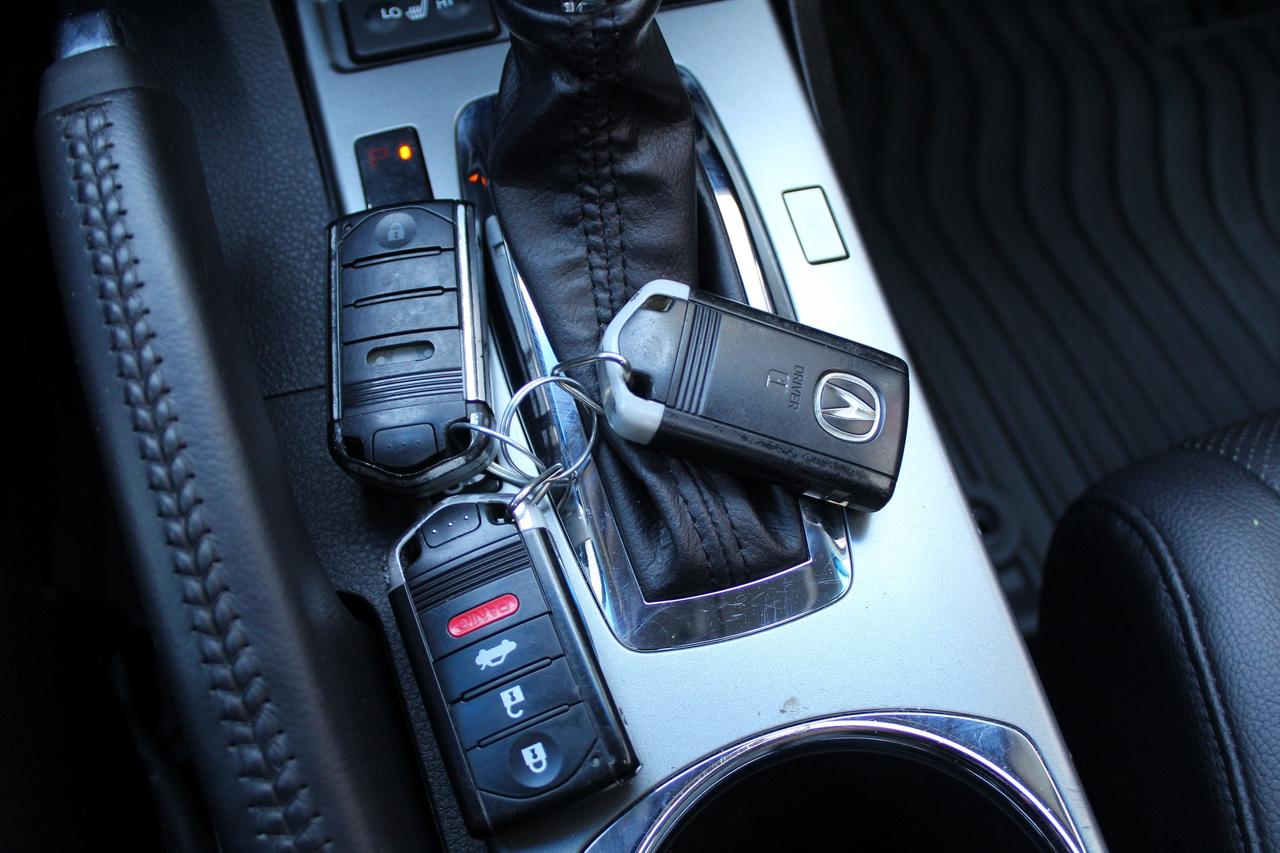 2013 Acura ILX Hybrid Photo