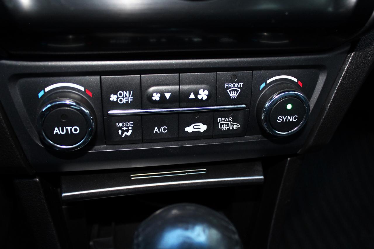 2013 Acura ILX Hybrid Photo