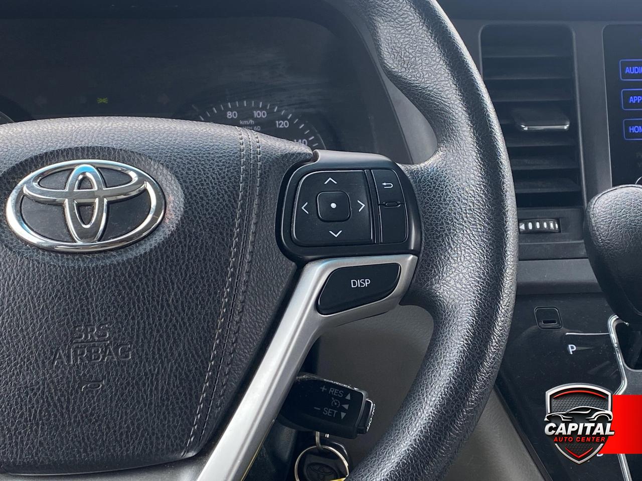 2017 Toyota Sienna LE Photo