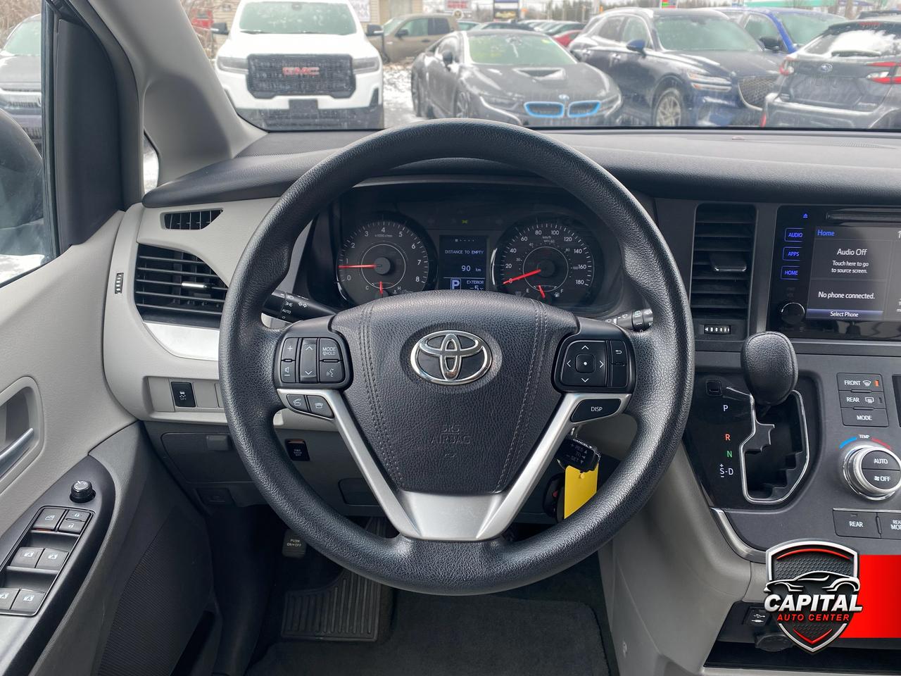2017 Toyota Sienna LE Photo